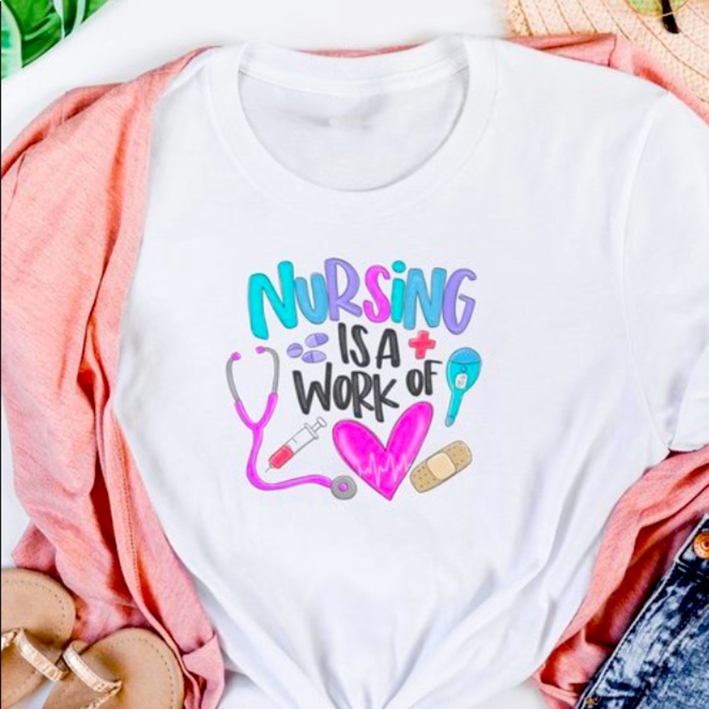 ❤️Nursing is a work of heart unisex tee❤️